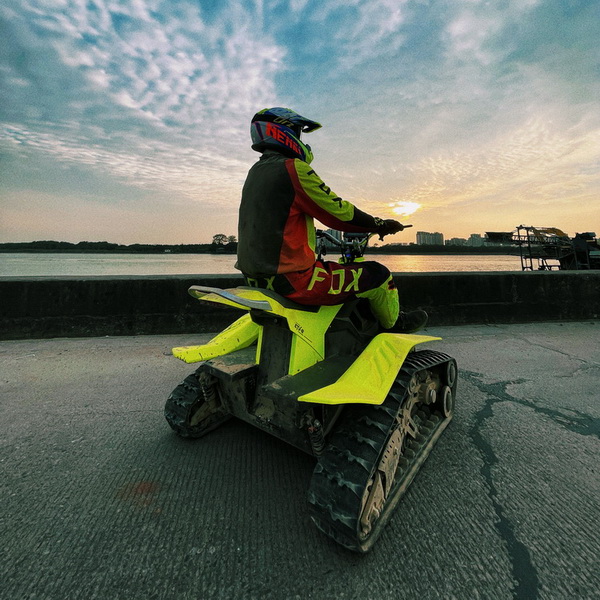 72V електрическо ATV с висок въртящ момент с двойни вериги и двойни мотори за екстремни условия